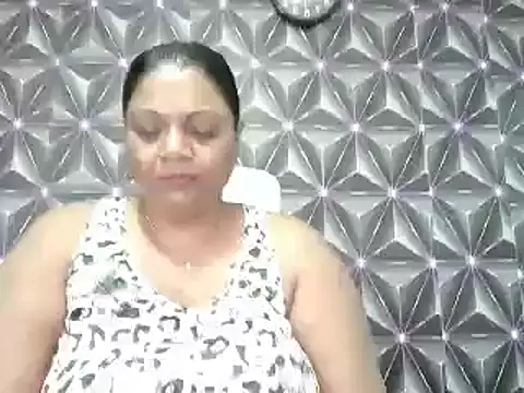 Snapshot of IndianDelia chatting on December 18, 3:45 am IndianDelia online show from December 18, 3:45 am