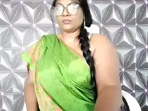 Snapshot of IndianDelia chatting on January 17, 6:40 am IndianDelia online show from January 17, 6:40 am