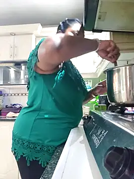 Snapshot of IndianDelia chatting on January 18, 10:19 am IndianDelia online show from January 18, 10:19 am