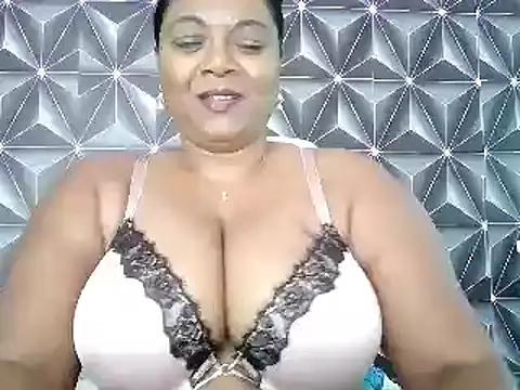 Snapshot of IndianDelia chatting on February 7, 6:50 am IndianDelia online show from February 7, 6:50 am