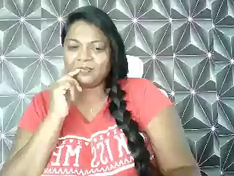 Snapshot of IndianDelia chatting on April 7, 5:30 am IndianDelia online show from April 7, 5:30 am