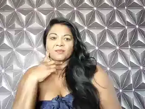 Snapshot of IndianDelia chatting on April 10, 6:51 am IndianDelia online show from April 10, 6:51 am