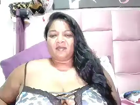 Snapshot of IndianDelia chatting on April 14, 1:11 am IndianDelia online show from April 14, 1:11 am