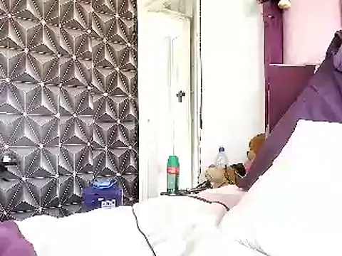 Snapshot of IndianDelia chatting on April 14, 1:17 pm IndianDelia online show from April 14, 1:17 pm