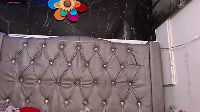 LAILAGUMMY online show from April 10, 2:11 pm