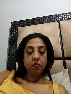 Mahi4luv online show from April 4, 9:01 pm