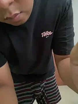 Snapshot of partyesban chatting on April 15, 4:25 pm partyesban online show from April 15, 4:25 pm