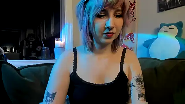 Snapshot of LedaBun chatting on February 27, 5:18 am LedaBun online show from February 27, 5:18 am