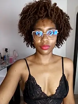 thaimy  online show from April 14, 3:01 am