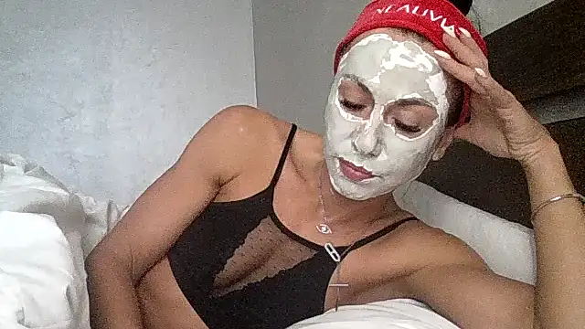 JulianaGold1 online show from October 19, 11:33 am