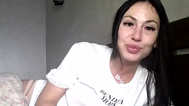 JulianaGold1 online show from November 19, 9:26 pm