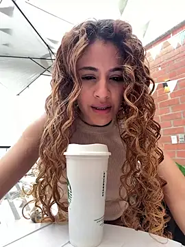 Snapshot of alana15 chatting on June 30, 9:27 pm alana15 online show from June 30, 9:27 pm