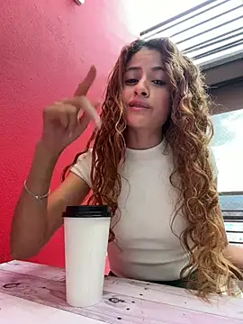 Snapshot of alana15 chatting on July 3, 9:21 pm alana15 online show from July 3, 9:21 pm