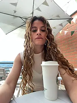 Snapshot of alana15 chatting on July 15, 9:53 pm alana15 online show from July 15, 9:53 pm