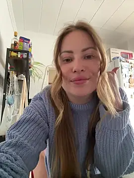 AlisaWhite online show from April 12, 1:05 pm