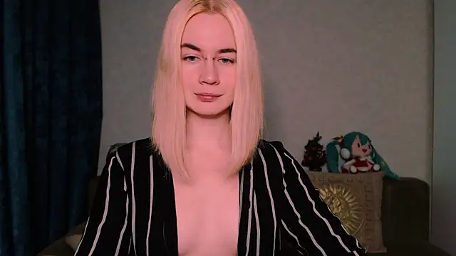 xxxcharismaaa online show from January 19, 5:05 am