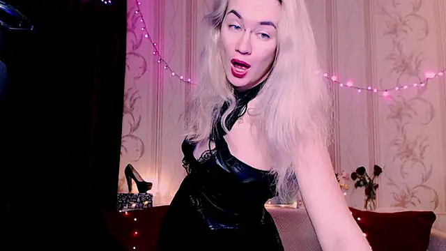 xxxcharismaaa online show from April 8, 2:11 am