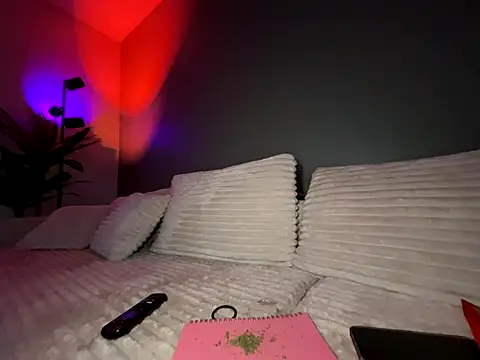 Snapshot of chloetease chatting on November 18, 3:12 am chloetease online show from November 18, 3:12 am