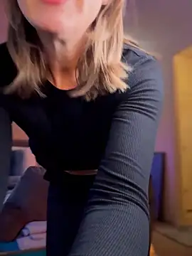 MaiseKnox online show from March 3, 10:59 pm