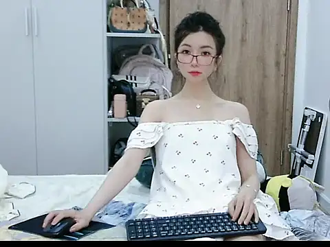 Snapshot of Cute_Ruby01 chatting on November 29, 12:08 pm Cute Ruby01 online show from November 29, 12:08 pm