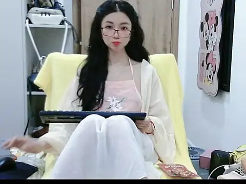 Snapshot of Cute_Ruby01 chatting on April 4, 1:19 pm Cute Ruby01 online show from April 4, 1:19 pm