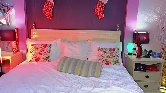 Snapshot of HotMilfMargo chatting on December 26, 7:05 pm HotMilfMargo online show from December 26, 7:05 pm