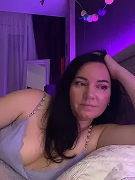 Snapshot of HotMilfMargo chatting on February 15, 8:01 pm HotMilfMargo online show from February 15, 8:01 pm