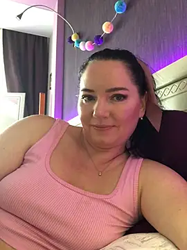 Snapshot of HotMilfMargo chatting on February 16, 11:05 am HotMilfMargo online show from February 16, 11:05 am