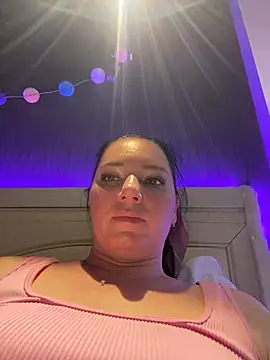 Snapshot of HotMilfMargo chatting on February 16, 8:11 pm HotMilfMargo online show from February 16, 8:11 pm