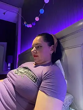 Snapshot of HotMilfMargo chatting on February 17, 7:53 pm HotMilfMargo online show from February 17, 7:53 pm