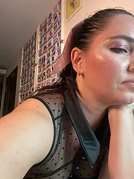 Snapshot of HotMilfMargo chatting on February 18, 4:59 pm HotMilfMargo online show from February 18, 4:59 pm