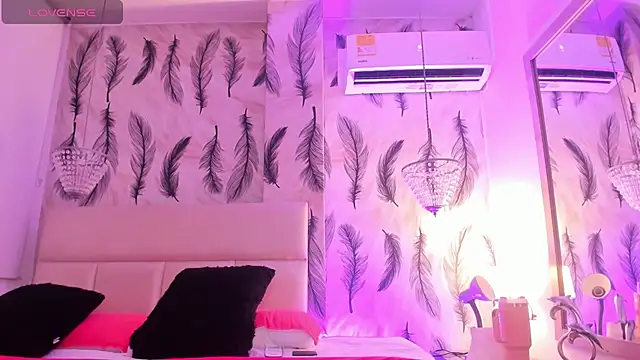 Snapshot of Vivi_prinncess chatting on October 12, 11:04 pm Vivi prinncess online show from October 12, 11:04 pm