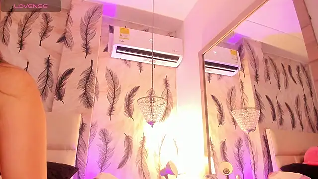 Snapshot of Vivi_prinncess chatting on October 15, 11:05 pm Vivi prinncess online show from October 15, 11:05 pm