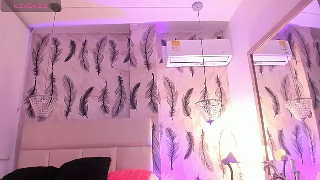 Snapshot of Vivi_prinncess chatting on October 17, 11:18 pm Vivi prinncess online show from October 17, 11:18 pm