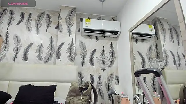 Snapshot of Vivi_prinncess chatting on October 22, 2:12 am Vivi prinncess online show from October 22, 2:12 am