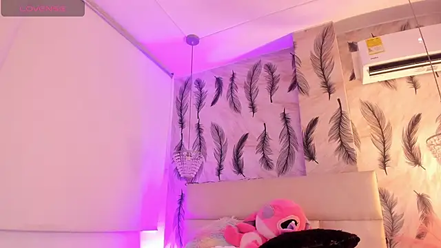 Snapshot of Vivi_prinncess chatting on November 7, 10:32 pm Vivi prinncess online show from November 7, 10:32 pm