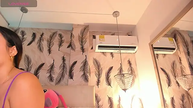 Snapshot of Vivi_prinncess chatting on November 29, 11:52 pm Vivi prinncess online show from November 29, 11:52 pm