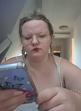 Snapshot of Fiona0705 chatting on September 24, 6:28 am Fiona0705 online show from September 24, 6:28 am