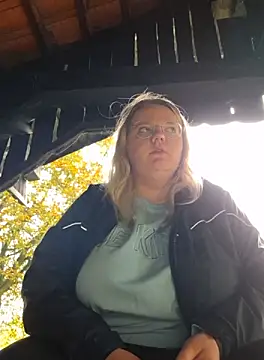 Snapshot of Fiona0705 chatting on September 27, 9:14 am Fiona0705 online show from September 27, 9:14 am