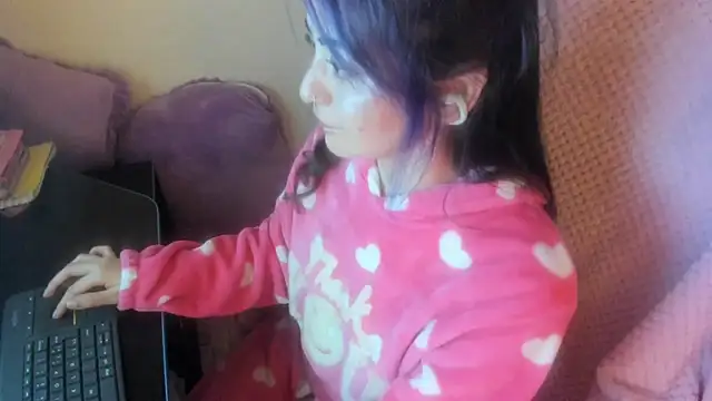 Sammysammy  online show from April 12, 7:13 am