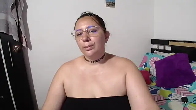 Snapshot of sexxy_ticki chatting on September 17, 10:00 pm sexxy ticki online show from September 17, 10:00 pm