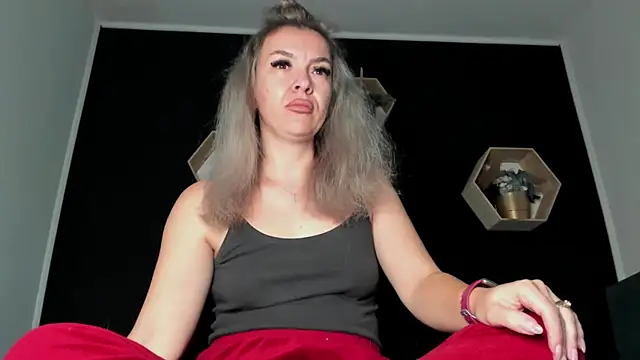 Snapshot of Alesys69 chatting on November 9, 1:26 am Alesys69 online show from November 9, 1:26 am