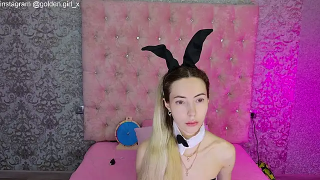 Akilla Queen online show from April 1, 1:50 am