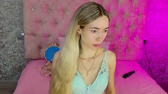 Snapshot of Akilla_Queen chatting on June 30, 2:01 am Akilla Queen online show from June 30, 2:01 am