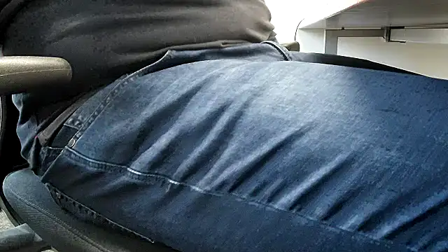 Snapshot of 69bezfleku chatting on October 23, 6:13 am 69bezfleku online show from October 23, 6:13 am