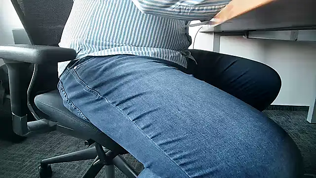 Snapshot of 69bezfleku chatting on October 28, 7:01 am 69bezfleku online show from October 28, 7:01 am