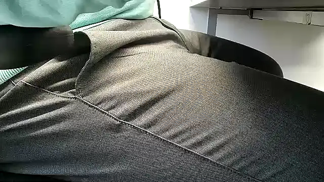 Snapshot of 69bezfleku chatting on December 3, 7:27 am 69bezfleku online show from December 3, 7:27 am