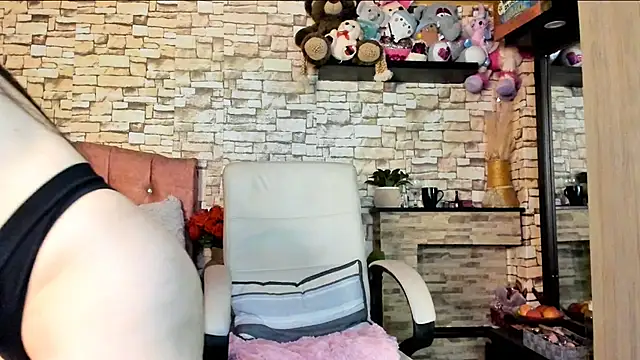Snapshot of Carla_expit chatting on July 2, 12:32 am Carla expit online show from July 2, 12:32 am
