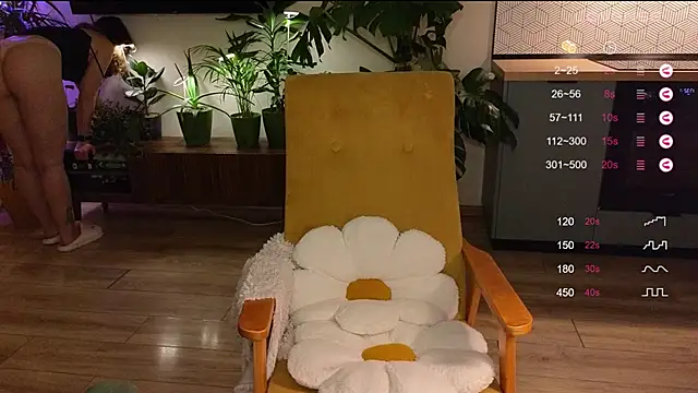 Snapshot of AliceKingsleigh chatting on February 12, 12:12 pm AliceKingsleigh online show from February 12, 12:12 pm