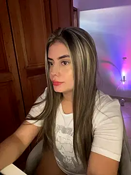 Snapshot of Miss_valeriaa chatting on November 22, 10:09 pm Miss valeriaa online show from November 22, 10:09 pm